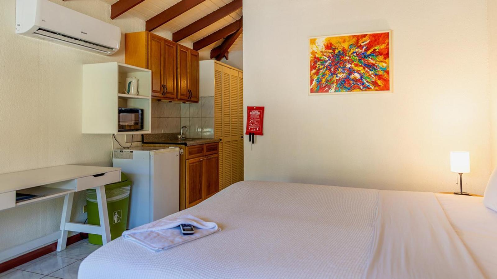 Talk Of The Town Inn & Suites - St Eustatius Oranjestad  Esterno foto
